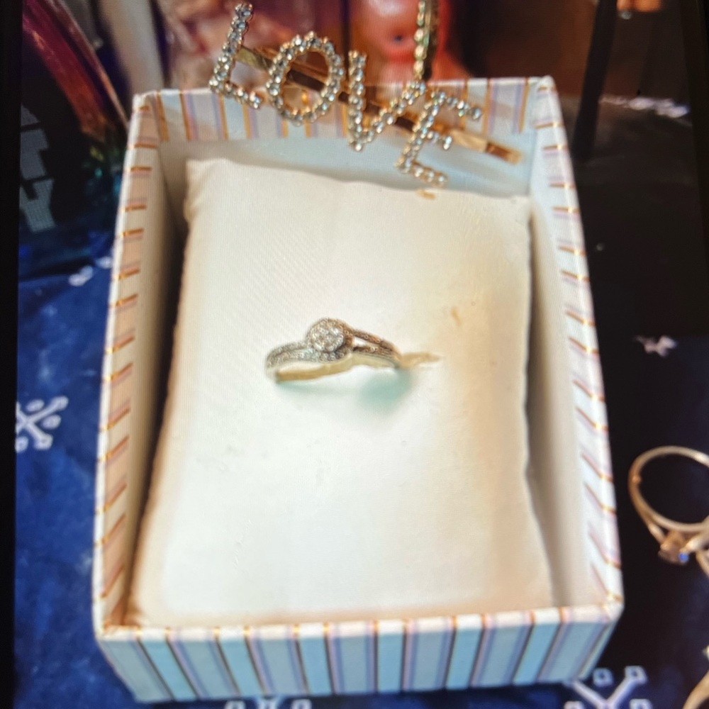 White gold cluster ring
